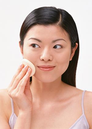 肌にハリを出したい時にオススメの美容液